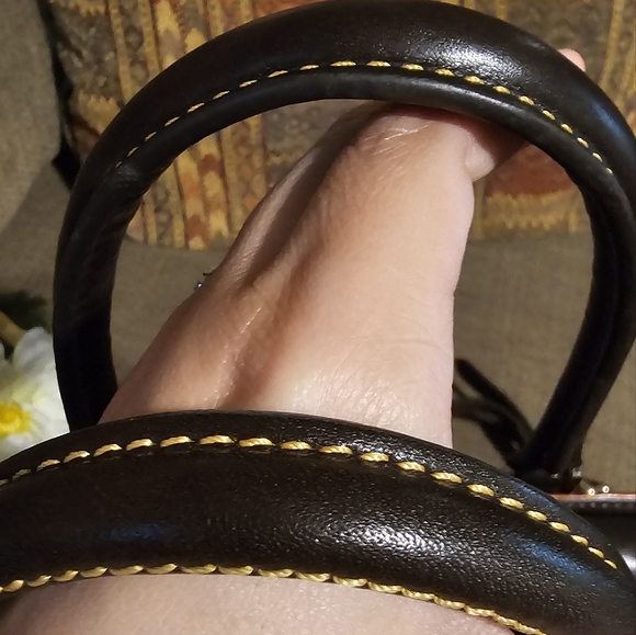 Dooney & Bourke Croc Embossed Learher Janine Handbag strap EUC - Picture 9 of 16